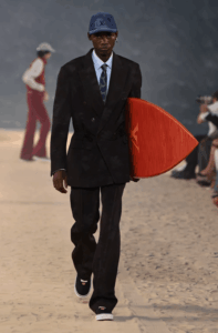Louis Vuitton SS27 Show von Pharrell mit neun Meter hoher Welle in Paris
