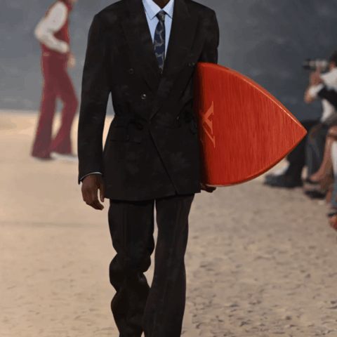 Louis Vuitton SS27 Show von Pharrell mit neun Meter hoher Welle in Paris