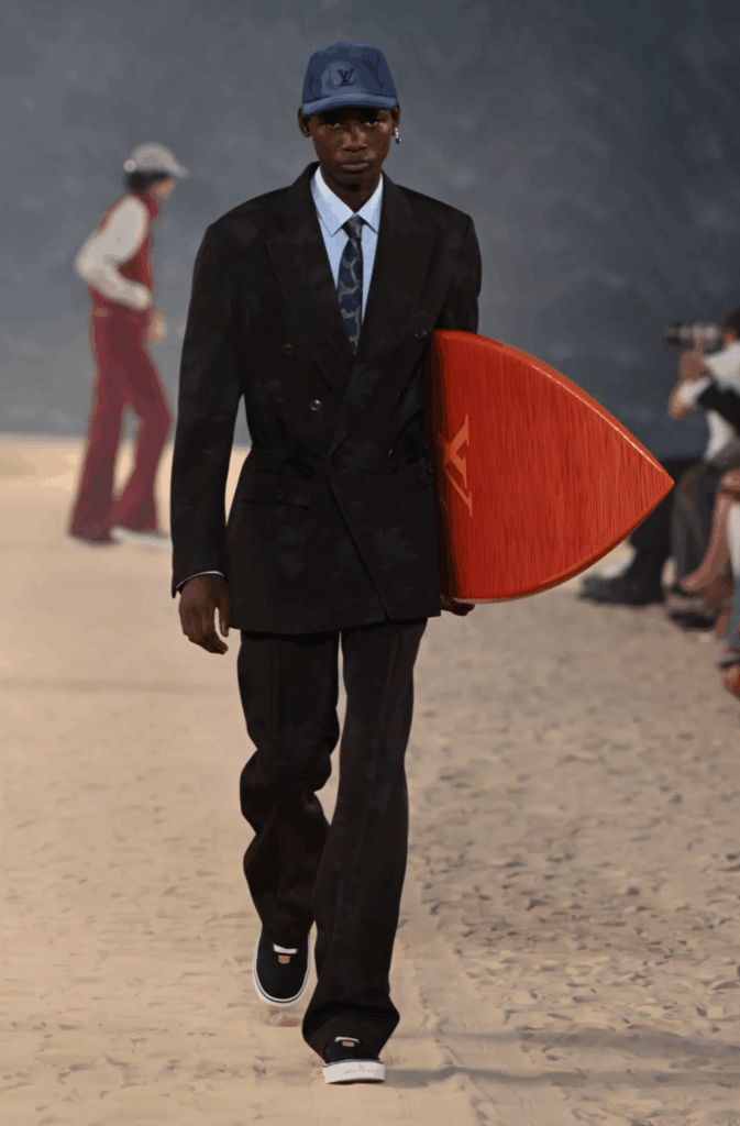Louis Vuitton SS27 Show von Pharrell mit neun Meter hoher Welle in Paris
